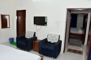 KRISHNAM GUEST HOUSE - Room