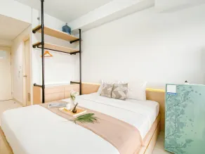 Comfy Studio Room at Patraland Urbano Apartment By Travelio - Værelse