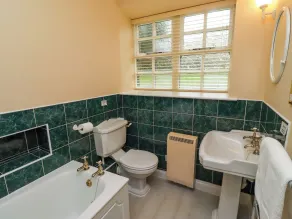 Bracken Lodge - Bad