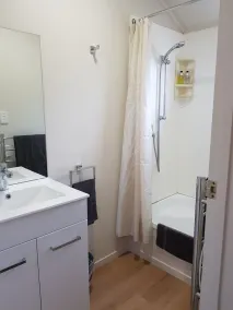 Paihia Apartments - Baño