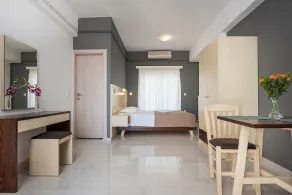Esplanade Apartments - Heated Pool - Rom