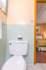 Parkside Motel by OYO Meadville Conneaut Lake - Badezimmer