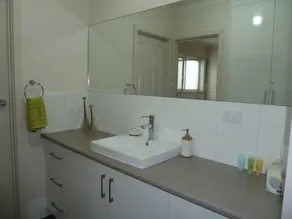 Hart Street Apartment - Bathroom