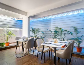The Silver Chimes Suites - Restaurant