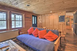 Rustic Madison 'Treehouse' Cabin with Game Room! - Innvendig