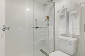 Hotel Manteo, Trademark Collection by Wyndham - Salle de bain