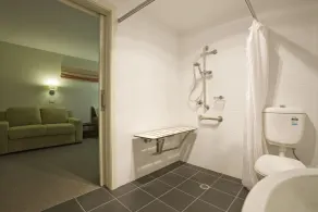 Tall Trees Ainslie Motel - Bathroom