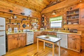 Greenfield Cabin w/ Screened-in Porch & Fire Pit! - Innenbereich