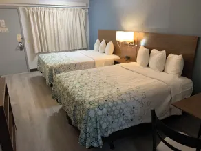 HomeTowne Studios by Red Roof Mystic - New London - Chambre