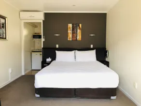 Tudor Court Motor Lodge - Chambre