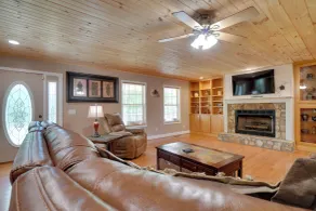 Hot Tub + Mtn Views: North Georgia Group Escape! - Innenbereich