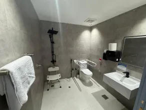Makin Hotel - Bathroom