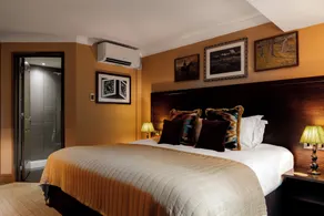 Rose And Crown Hotel - Room