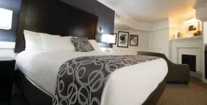 University Inn - Rum