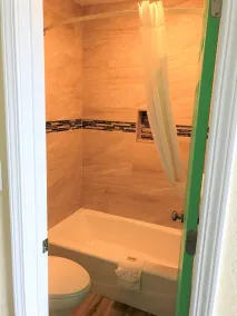 Budget Inn - Bathroom