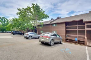 Lakefront Condo Indoor pool, sauna, & pickle ball! - Interior