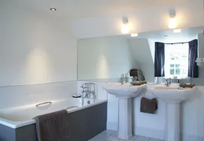 Melville House - Bathroom