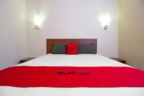 RedDoorz near Trans Studio Mall 2 - Zimmer