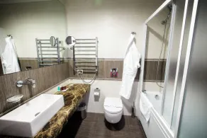 Menorah Hotel - Bathroom