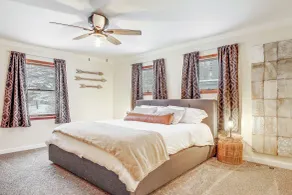 Family-friendly Home w/ Hot Tub, Near Lake George! - Interiør