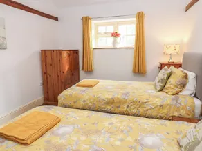 Rainbow Cottage - Room