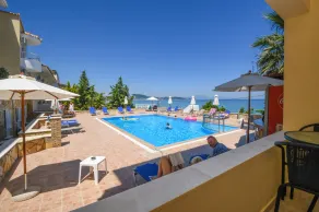 Nefeli Beach - living by the sea - Camera