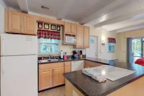 2BR Lakefront Lake Murray Home w/ Dock & Deck - Innenbereich