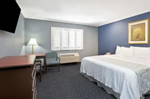 Days Inn by Wyndham West Covina - Chambre