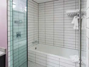 Hotel at the Lafayette Trademark Collection by Wyndham - Salle de bain