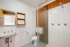 Kasees Apartments & Mountain Lodge - Bathroom