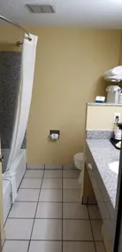 Quality Inn & Suites Bloomington University Area - Salle de bain