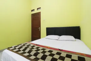 Surabaya Jaya Hotel near Soekarno Hatta Airport Redpartner - Room