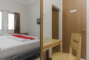 RedDoorz near Central Park Mall - Chambre