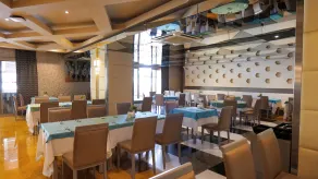 Royal Dragon Hotel - Restaurant
