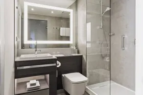 Courtyard by Marriott Hamburg City - Bathroom