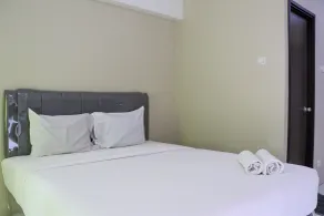 Simply Look Studio at Mont Blanc Bekasi Apartment By Travelio - Room