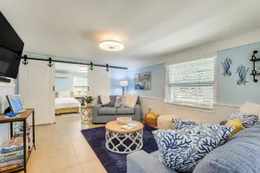 2 Mi to Bradenton Beach: Water-View Home w/ BBQ - Intérieur