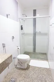 HOTEL BOMBONATO UBERABA - Fácil Acesso ao Aeroporto e parque de Exposições ABCZ - Bathroom