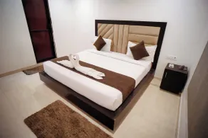 The Nines Hotel & Restro - Chambre