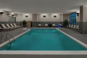 AC Hotel by Marriott Lansing University Area - Piscine