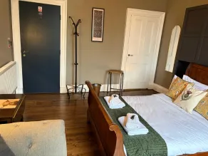 Regal Rooms - Camera