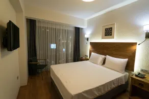 8 Rooms Hotel - Room