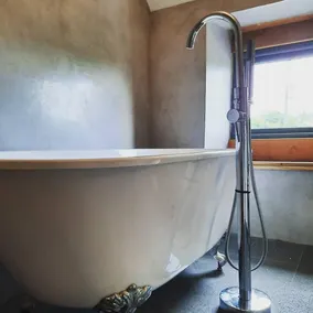 Habitación en casa de familia con barbacoa y jardín | Vistas a la naturaleza - Baño
