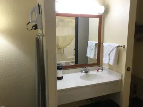 Baymont by Wyndham Port Huron - Baño