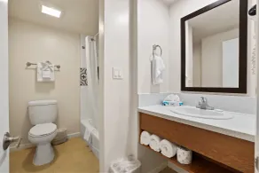 Brookhurst Plaza Inn - Badezimmer
