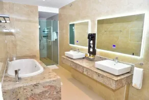 Regisgate Hotels - Bathroom