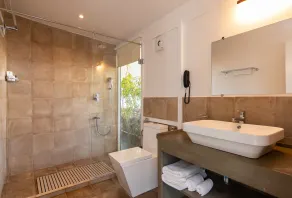 Living Room Beach Resort - Bathroom