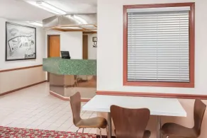 Super 8 by Wyndham Shipshewana - Hall