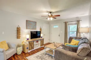 3 Mi to Cherokee Reservoir: Blue Haven Bungalow - Interior