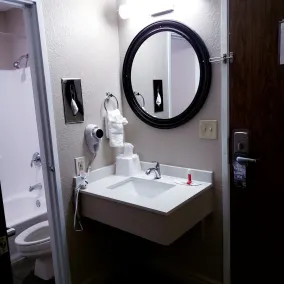 Super 8 by Wyndham Goodyear/Phoenix Area - Salle de bain